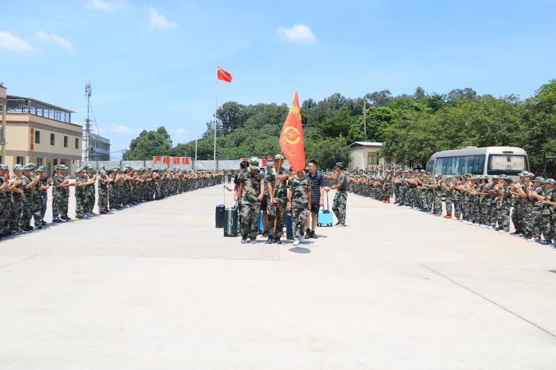 热烈庆祝8月9日第九期圆满开营