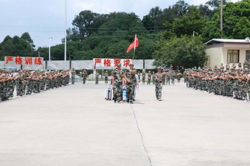 热烈庆祝8月16日第十一期圆满开营