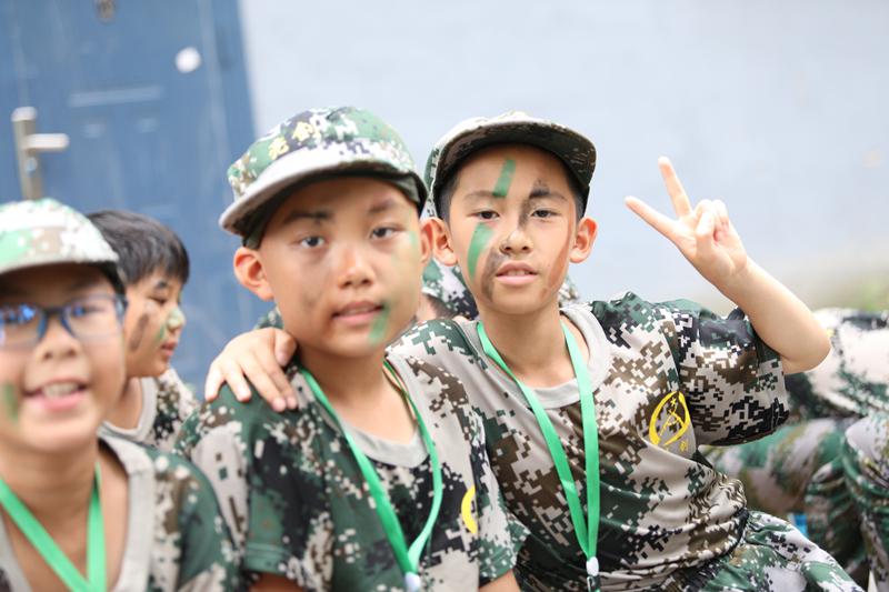 广东夏令营分享培养孩子乐观性格的几个重点!
