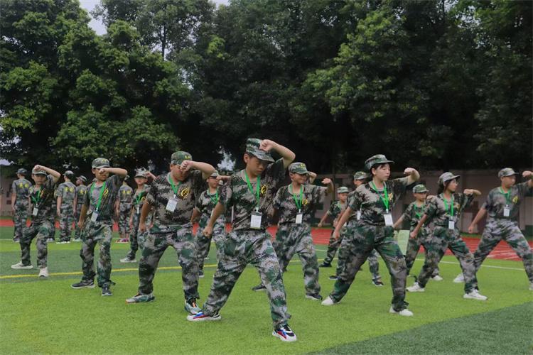 必须告诉孩子：学习肯定是辛苦的！全世界都一样！